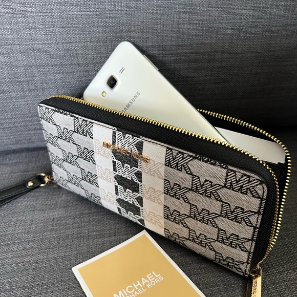 NWT MICHAEL KORS JET SET LARGE TRAVEL CONTINENTAL ZIP AROUND WALLET WRISTLET - Picture 3 of 9